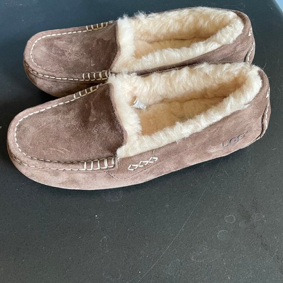 Ugg Ainsley Gray Suede Mocassin Loafers 6 - Picture 3 of 6